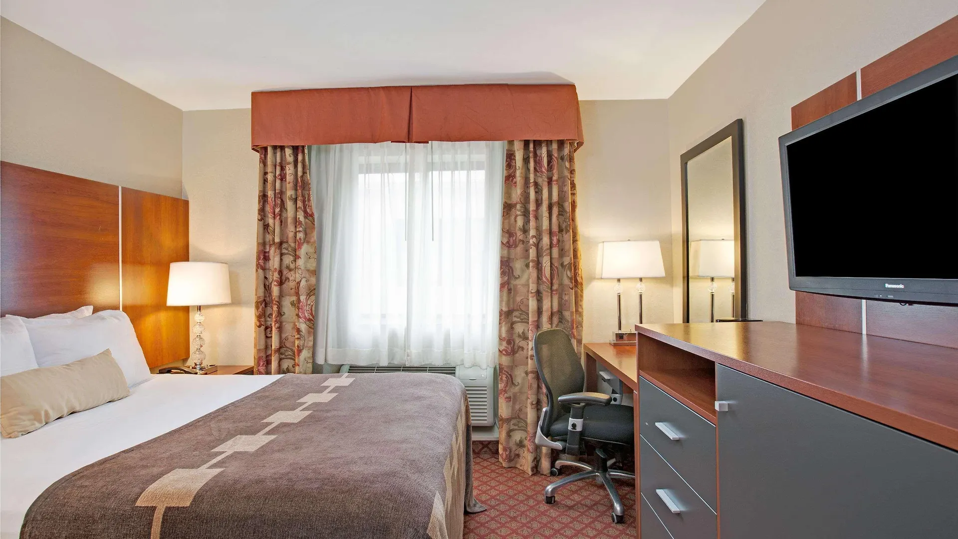 Ramada By Wyndham Staten Island New York United States