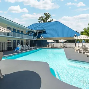 Days By Wyndham Airport Hotel Savannah