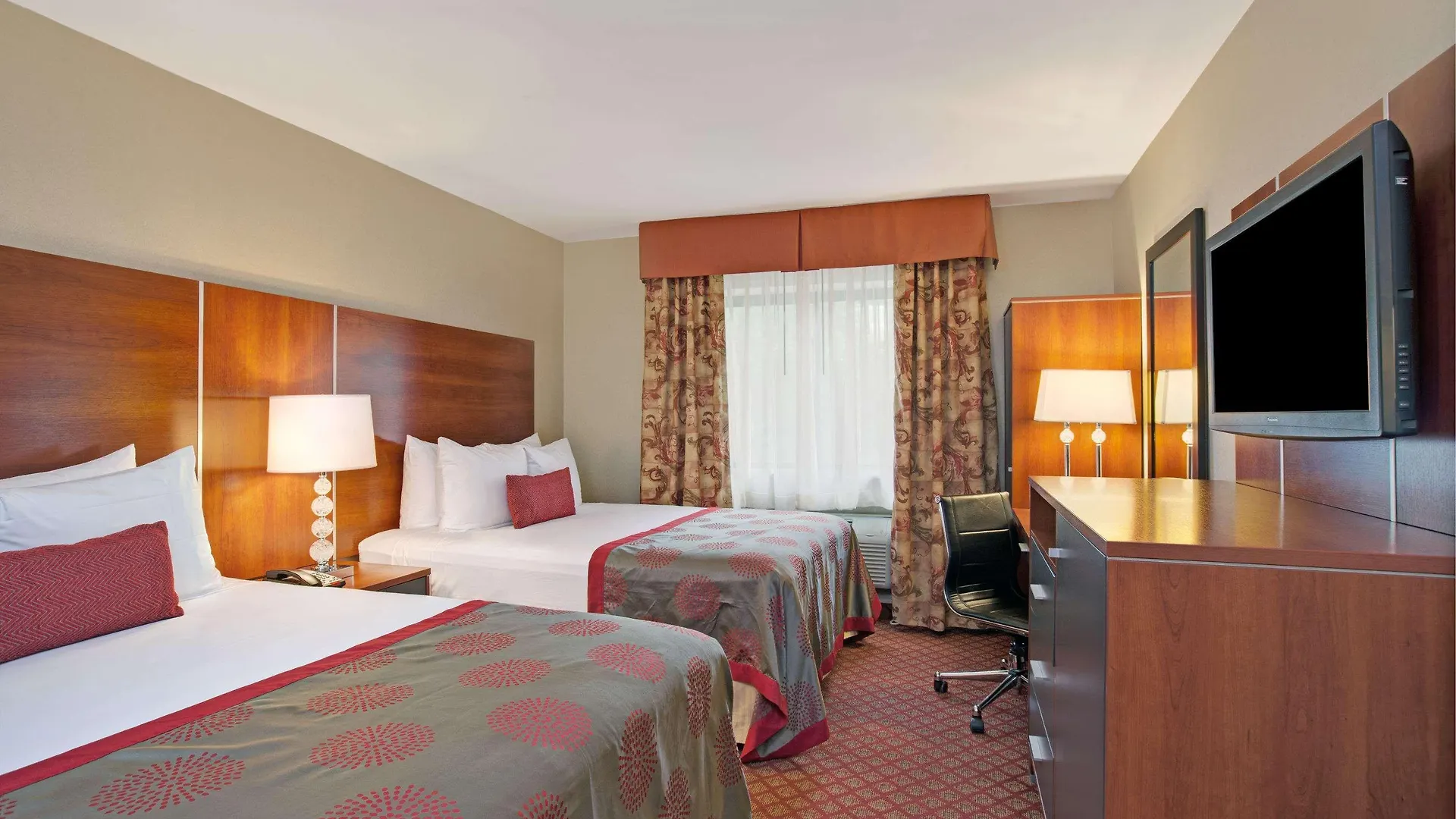 Ramada By Wyndham Staten Island New York Hotel