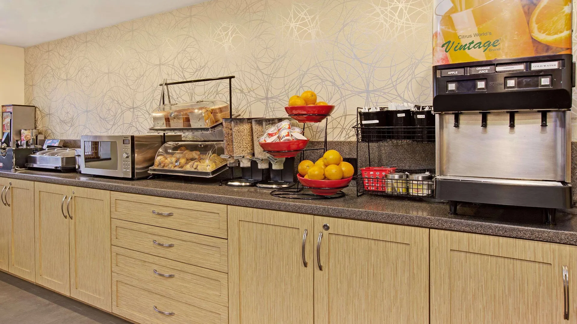 Ramada By Wyndham Staten Island New York 3*,