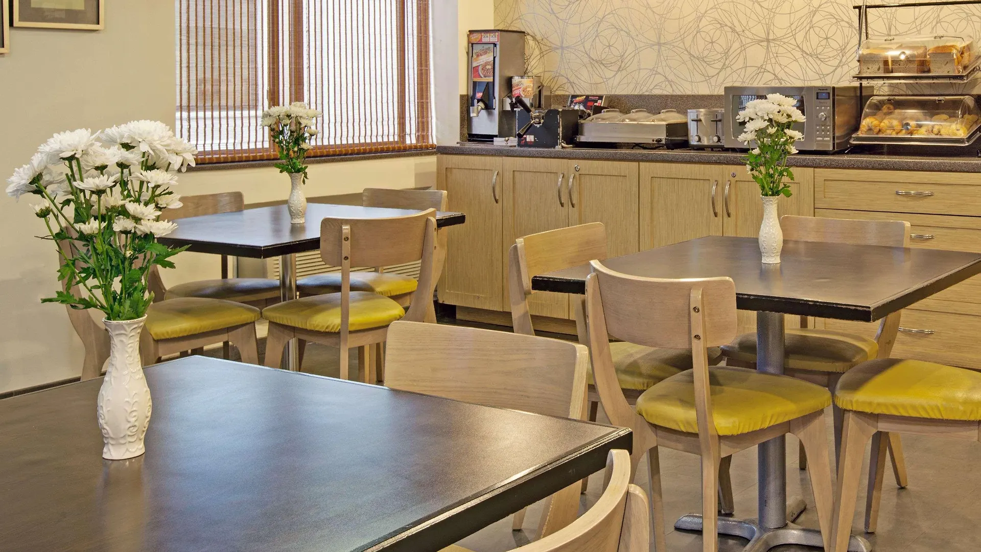 *** Hotel Ramada By Wyndham Staten Island New York United States