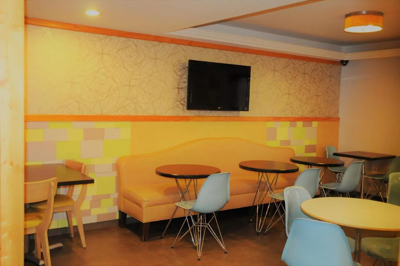 Ramada By Wyndham Staten Island New York 3*,